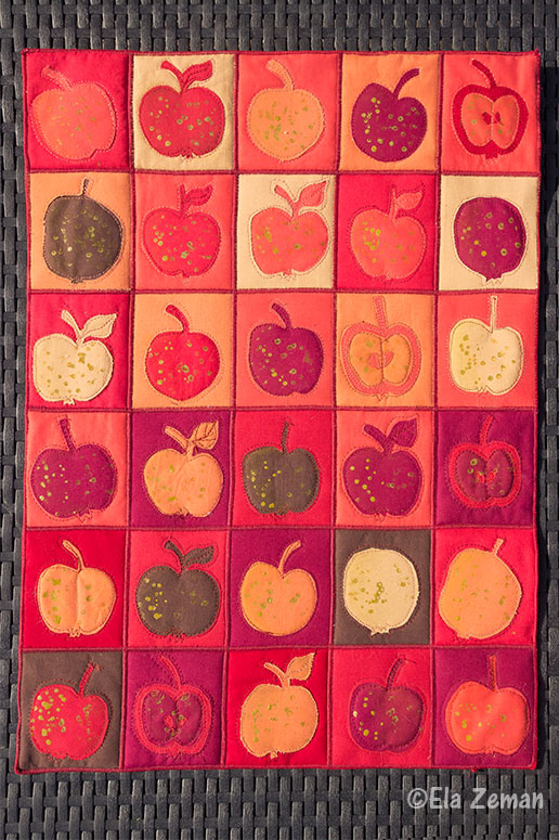 Aplikacja wymienna. Skrzynka jabłek  (niepryskanych) – mini quilt.